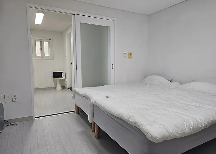 アパート 2 Beds Quite 1minconvience 5min From The Subway