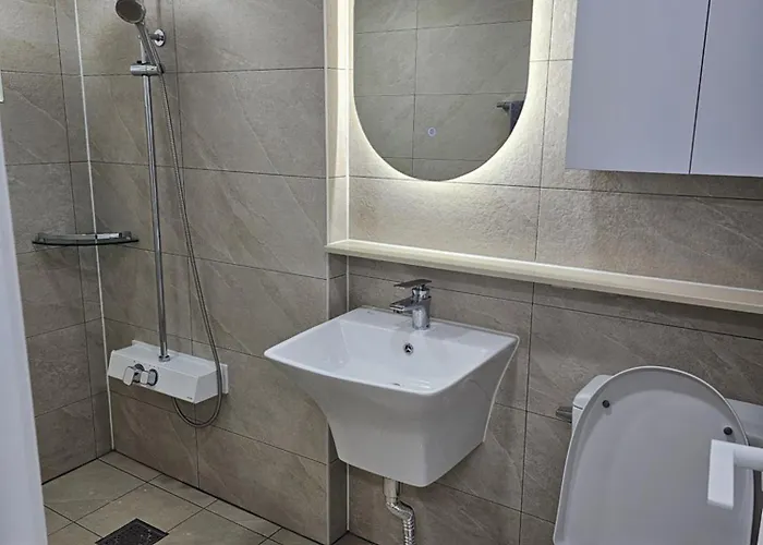 2 Beds Quite 1minconvience 5min From The Subway アパート